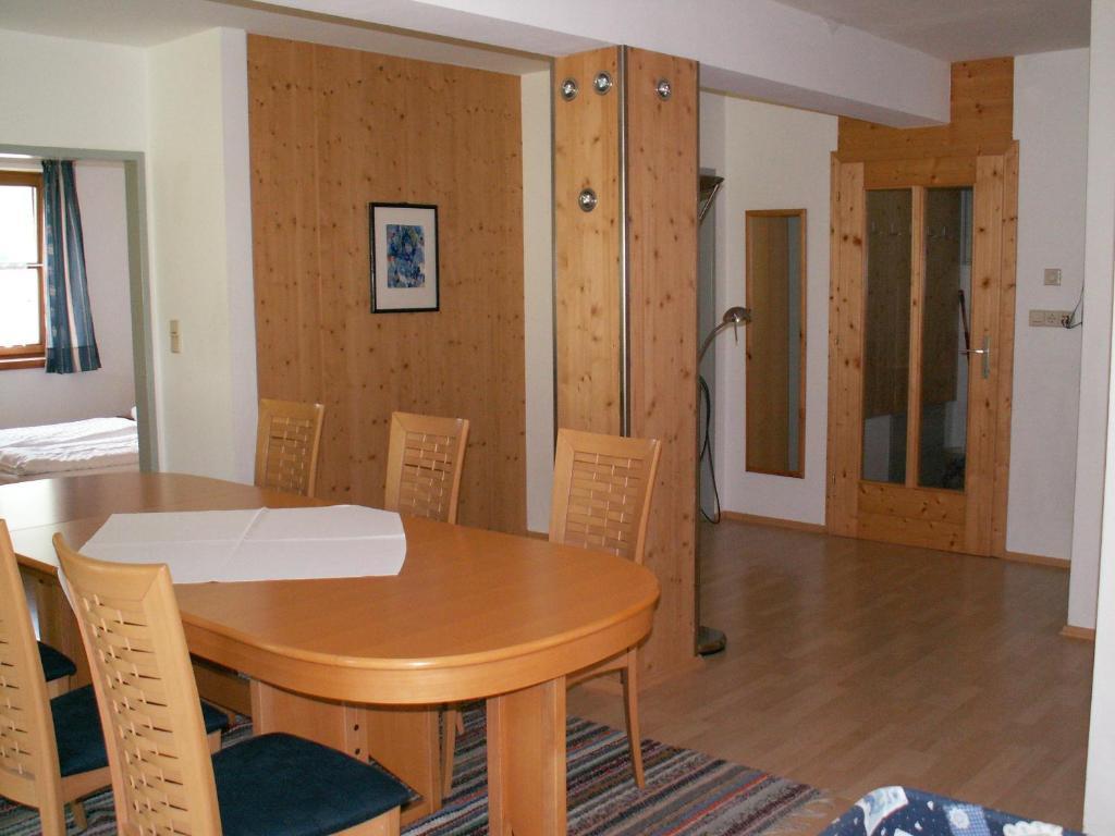 Apartamento Haus Im Turm Bad Kleinkirchheim Habitación foto