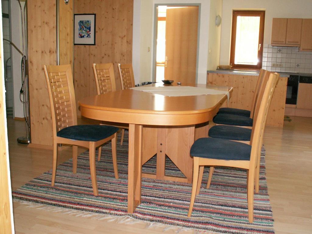 Apartamento Haus Im Turm Bad Kleinkirchheim Habitación foto